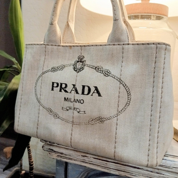 Prada Canapa - Picture 6 of 13